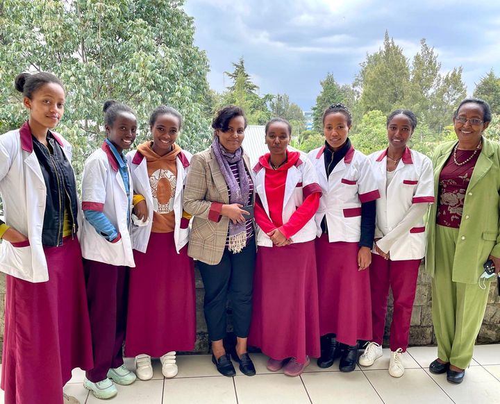 We are excited to introduce you to the six GreenLamp-supported midwifery students of the spring intake at the Hamlin College of Midwives….